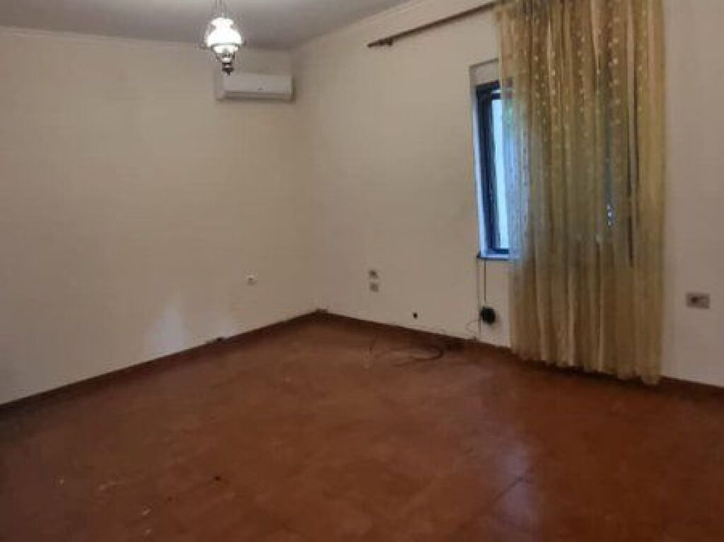 Shitet, Apartament 3+1+2+Depo, Rruga e Kavajës, Tirane