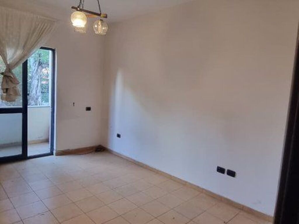 Shitet, Apartament 3+1+2+Depo, Rruga e Kavajës, Tirane