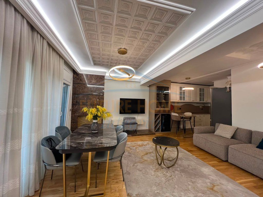 Shitet, Duplex 3+1+3+Verandë, Rezidenca Kodra e Diellit 2, Tiranë.