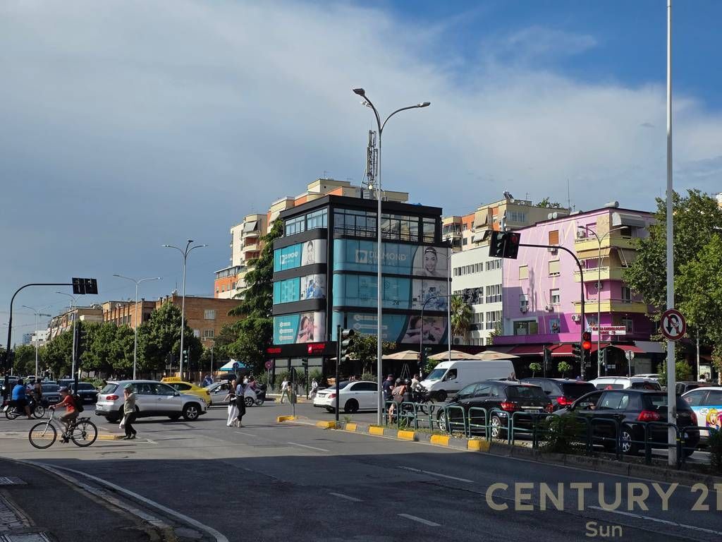 OFFICE/COMMERCIAL SPACE FOR RENT NEAR 21 DHJETORI