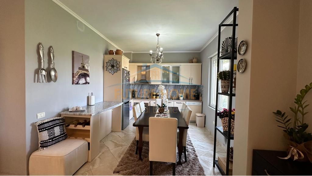 For sale, Apartment 2+1+2+ Garage, Botanical Garden, Tirana
