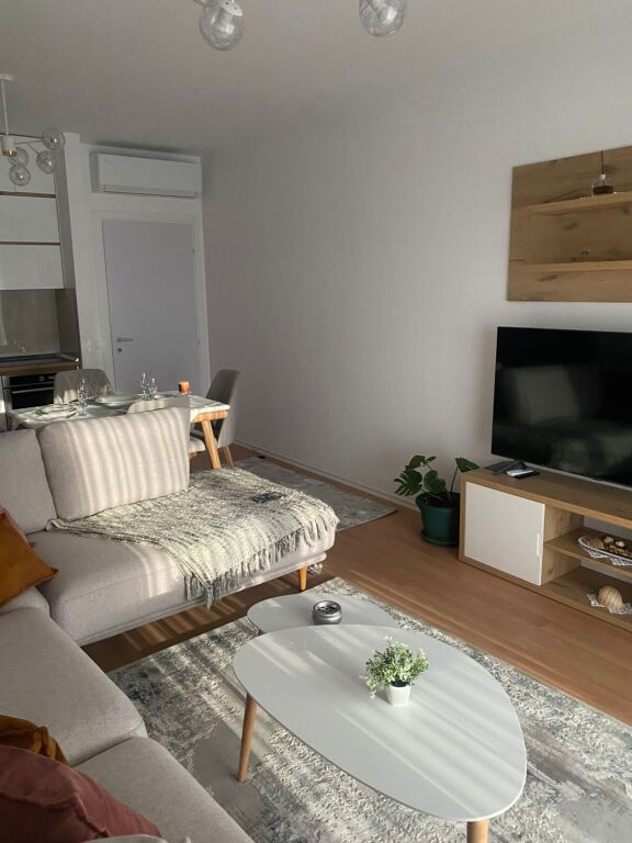 Affitto | Apartament 2 + 1 + 2 | Rruga 5 Maji | 650 €/mese