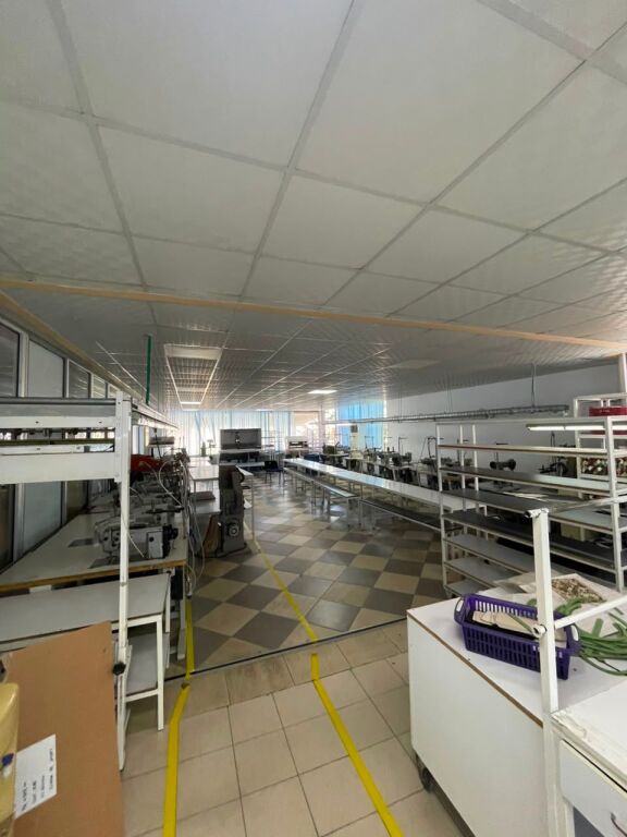 Fully Equipped Garment Factory for Rent – 1,400 m²