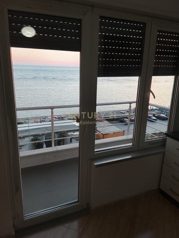 JEPET ME QERA APARTAMENT 3+1+2 NE CURRILA !