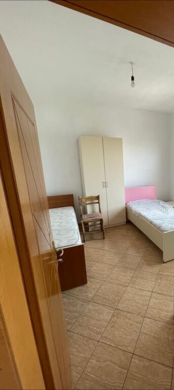 GARSIONERE 16000 LEKE.VILAT GJERMANE.