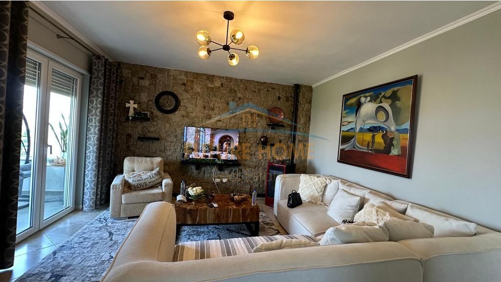 For sale, Apartment 2+1+2+ Garage, Botanical Garden, Tirana