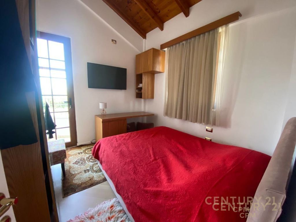 VENDIAMO VILLA INDIVIDUALE IN UN COMPLESSO A VISHNJE