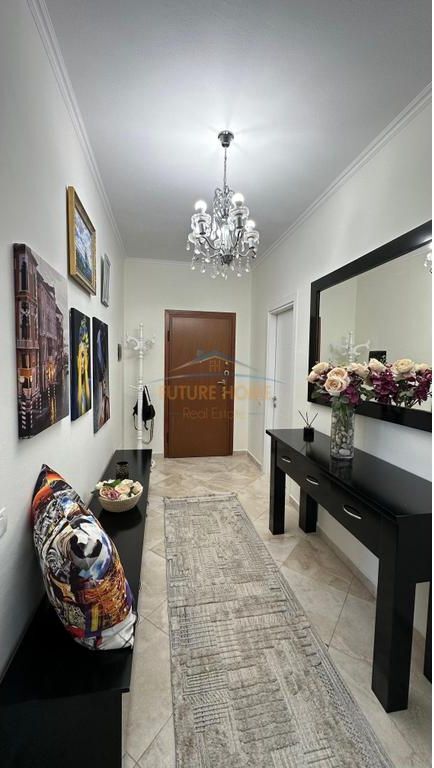 For sale, Apartment 2+1+2+ Garage, Botanical Garden, Tirana