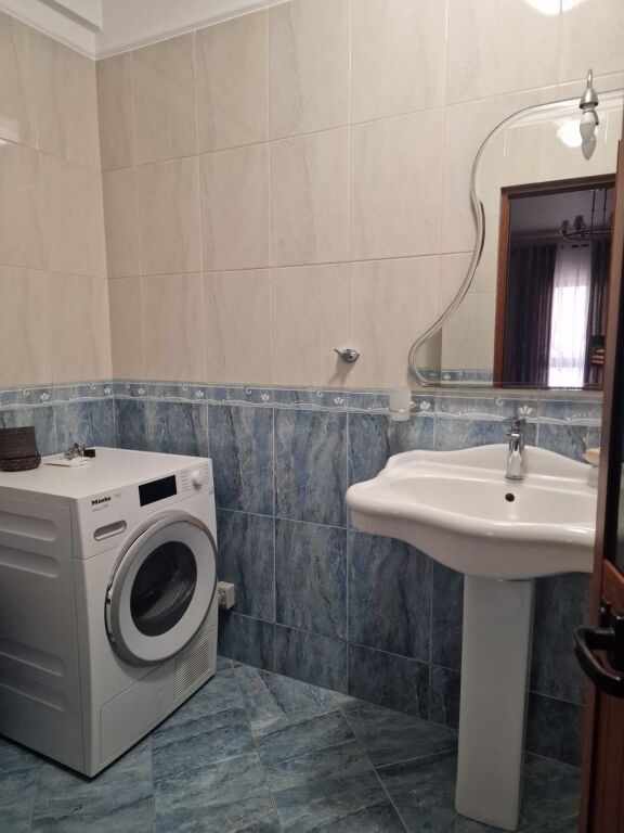 🏢Barrikadave Street, near Hotel Areela, a 2+1+2 apartment, furnished, is for rent. 90,000 Leke