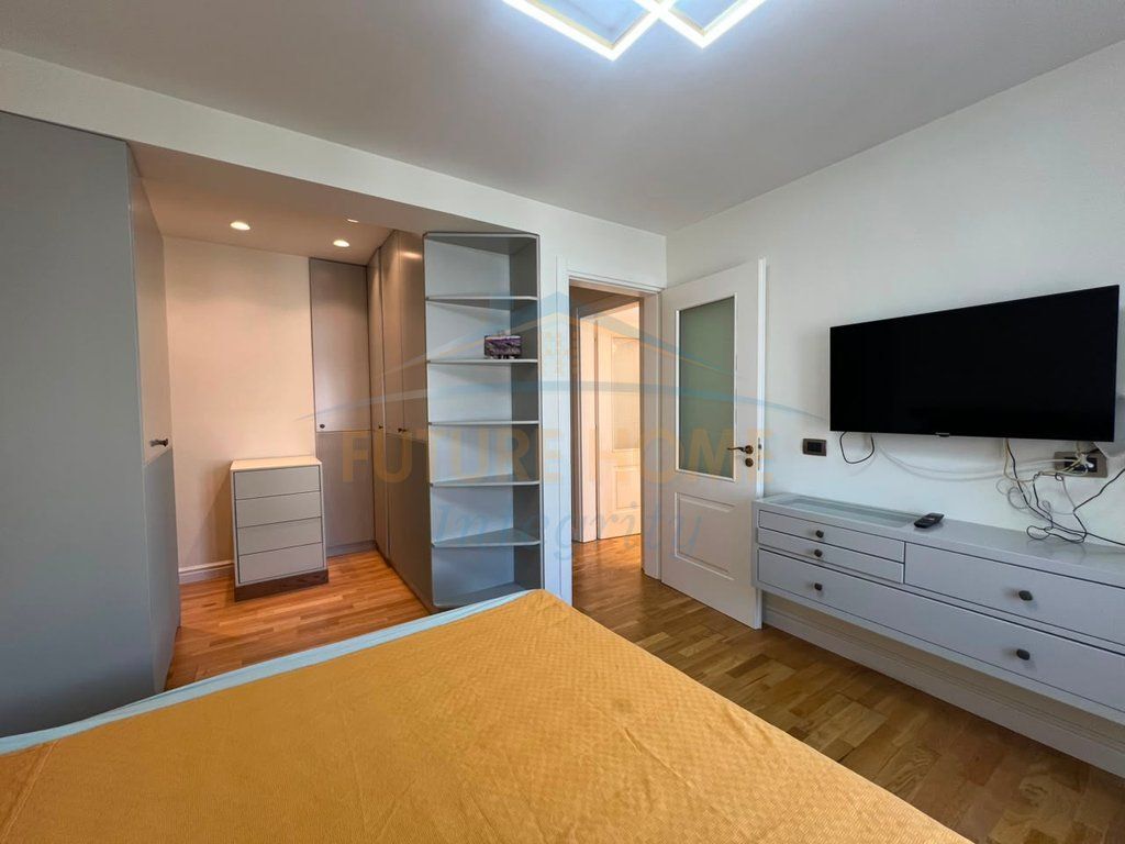 Shitet, Duplex 3+1+3+Verandë, Rezidenca Kodra e Diellit 2, Tiranë.