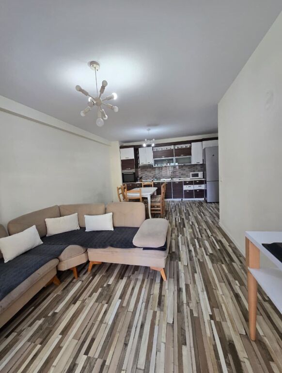 Apartament ne shitje 2+1 Komuna e Parisit