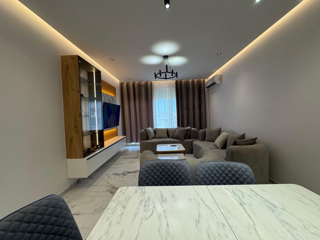 Jepet apartament me qera 2+1+2