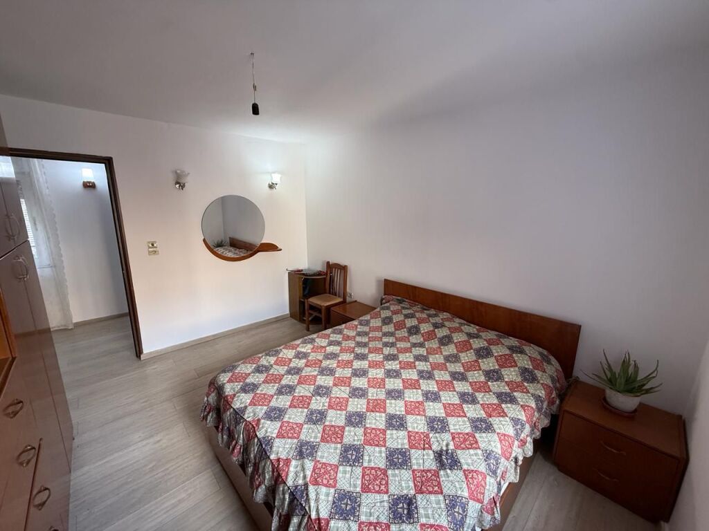 Shitet Apartament 2+1