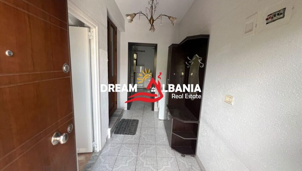Jepet me qera Apartament 1+1 tek Komuna e Parisit prane Kristal Center ID(4219510)