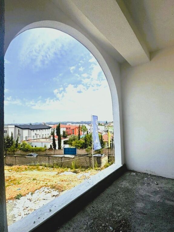 Shitet Apartament 1+1 te Ekspozita Building