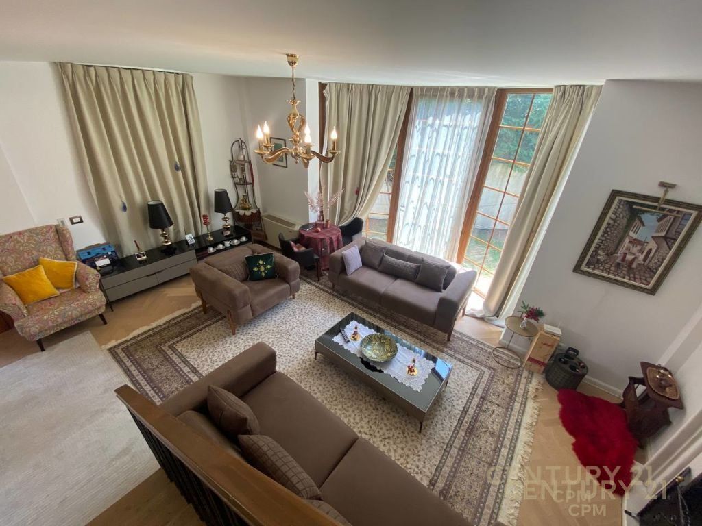 VENDIAMO VILLA INDIVIDUALE IN UN COMPLESSO A VISHNJE