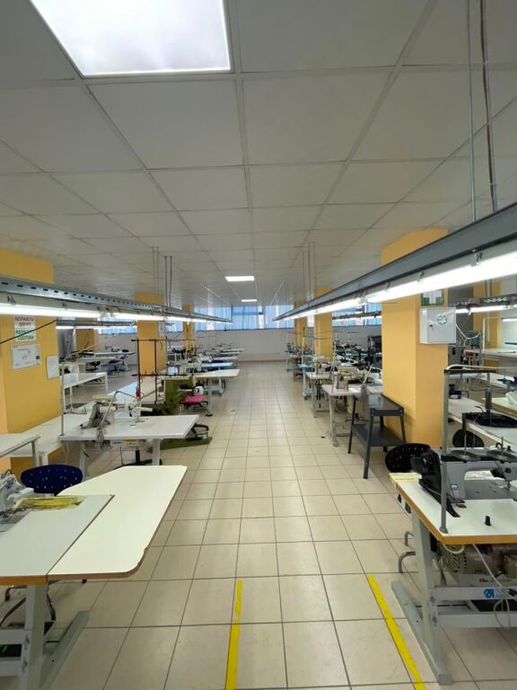 Fully Equipped Garment Factory for Rent – 1,400 m²