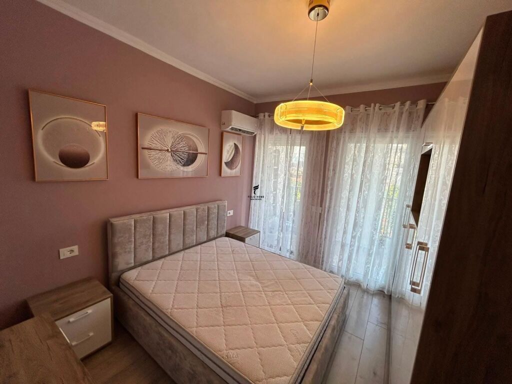 APARTAMENT ME QERA 2+1 STACIONI I TRENIT 75.000 LEKE FH-81715