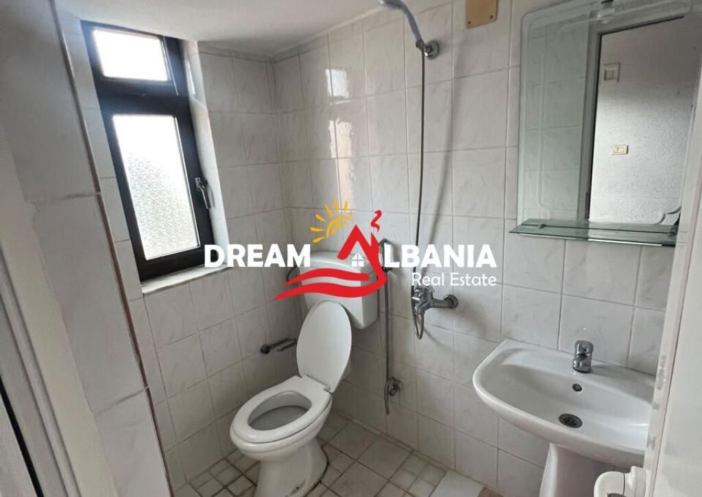 Jepet me qera Apartament 1+1 tek Komuna e Parisit prane Kristal Center ID(4219510)