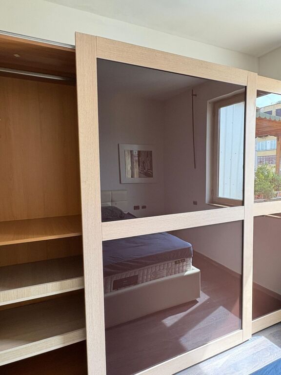 Apartament 2+1 me qira – pranë Njësise Bashkiake Nr. 2, Tregu Elektrik !
