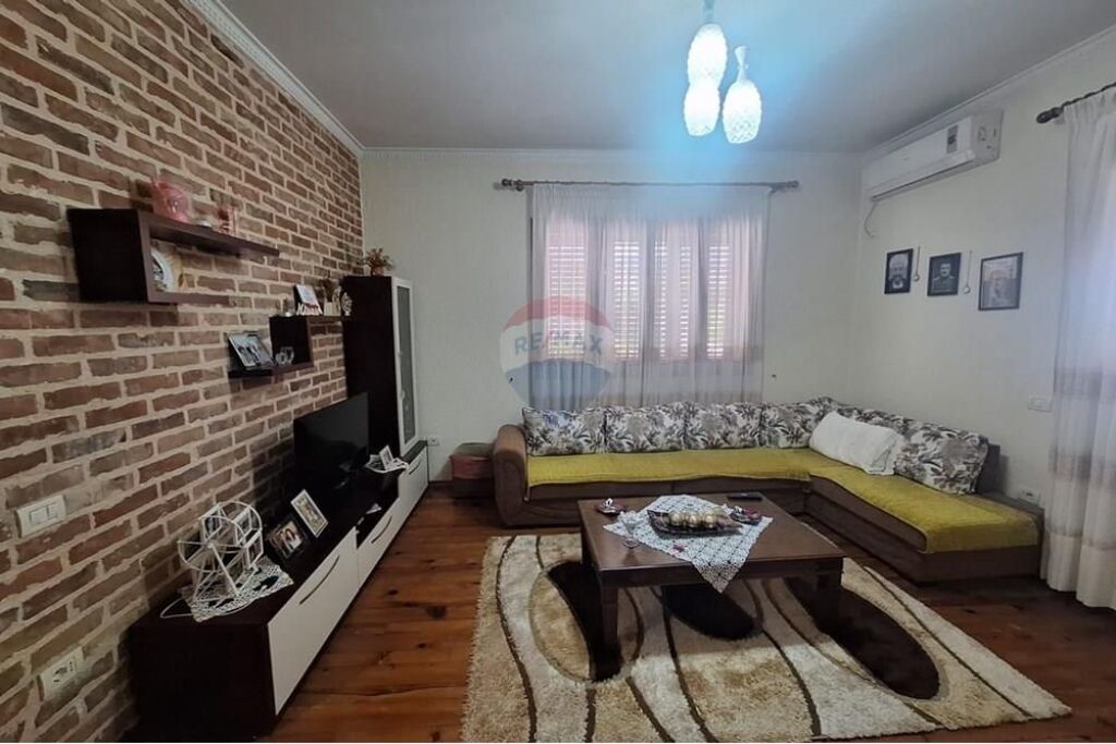 Vilë - Për Qira - Pezë Helmës, Tiranë(ID: 530411012-80)