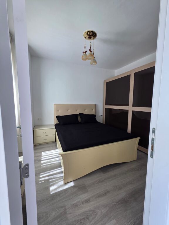 Jepet me qira apartament 1+1