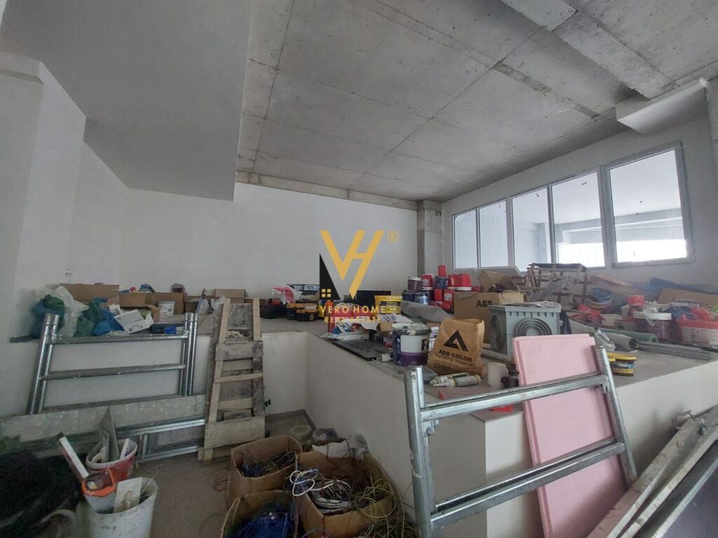 JEPET DYQAN 100 M2 ME QERA TE KOMUNA PARISIT 2.500 EURO