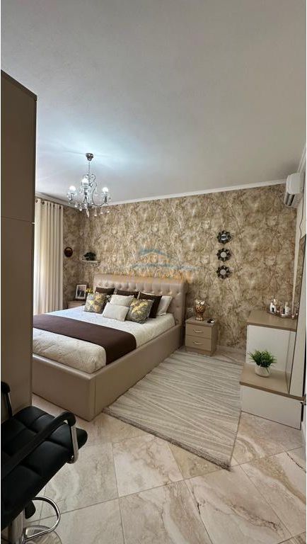 For sale, Apartment 2+1+2+ Garage, Botanical Garden, Tirana