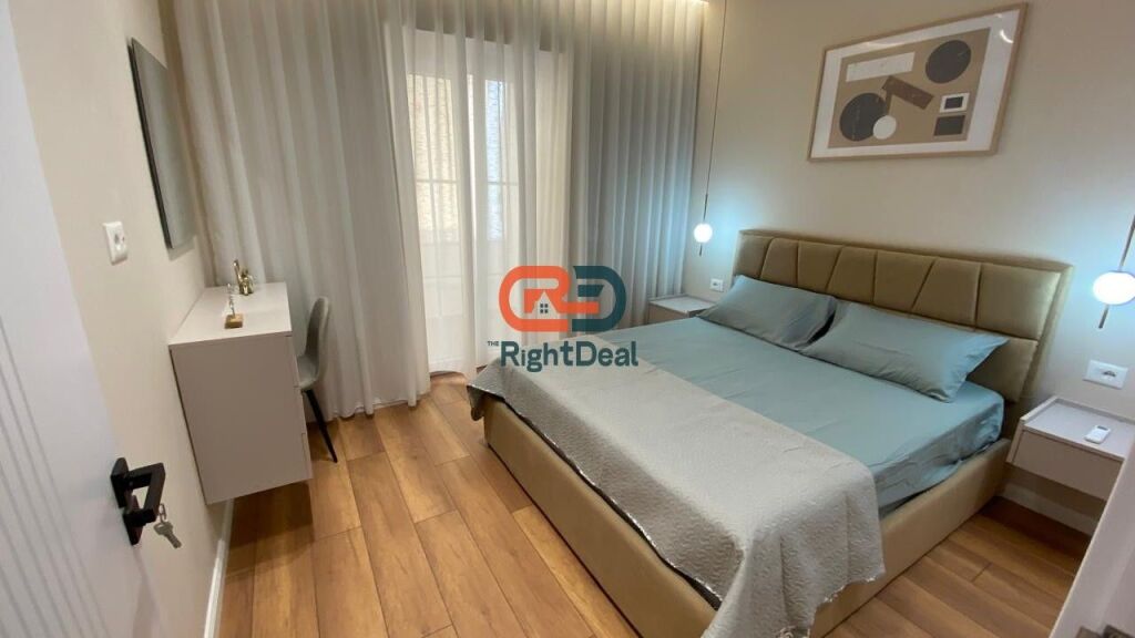 Prane Pazarit Te Ri, Shitet Apartament 1+1, Me Planimetri Te Rregullt!!