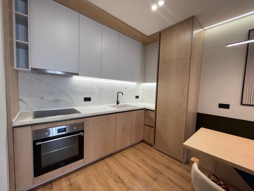 Affittiamo appartamento moderno 1+1 alla Residenza Golden Tower, Via Mine Peza!