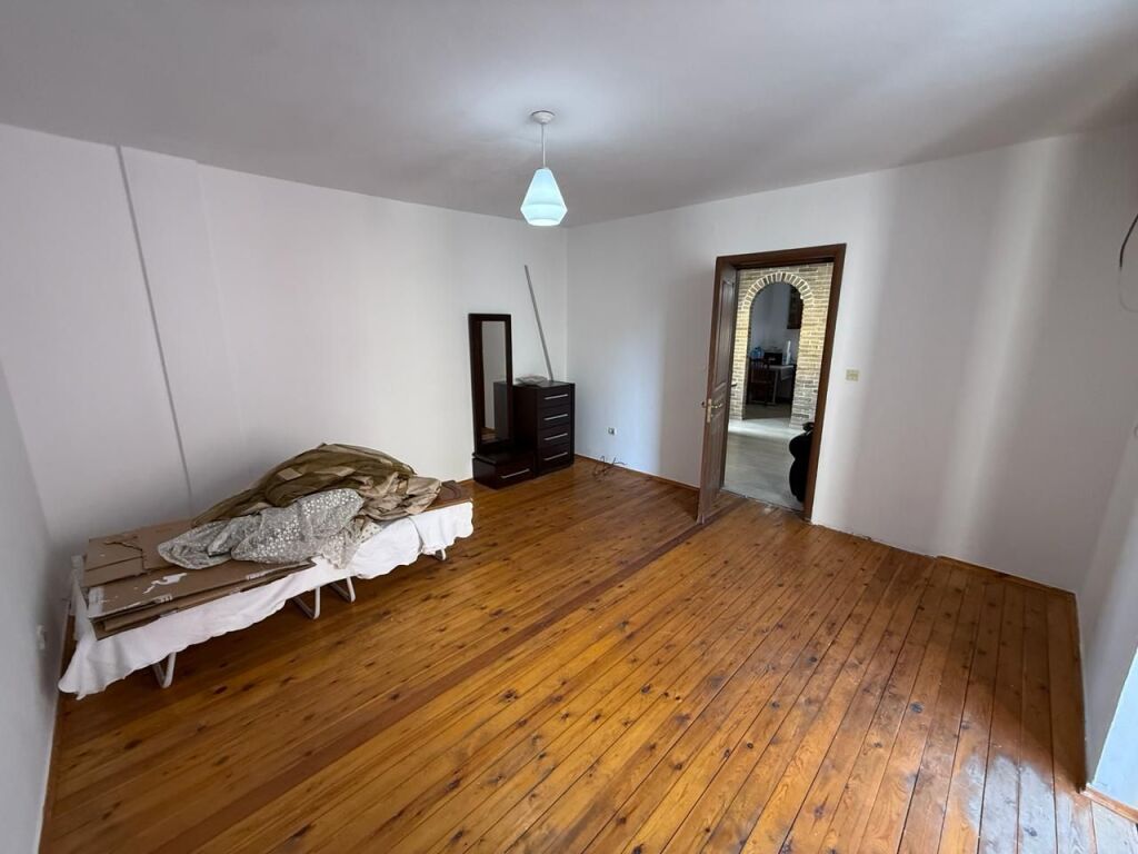 Shitet Apartament 2+1
