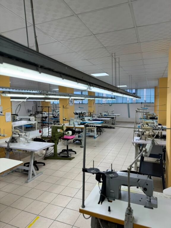Fully Equipped Garment Factory for Rent – 1,400 m²