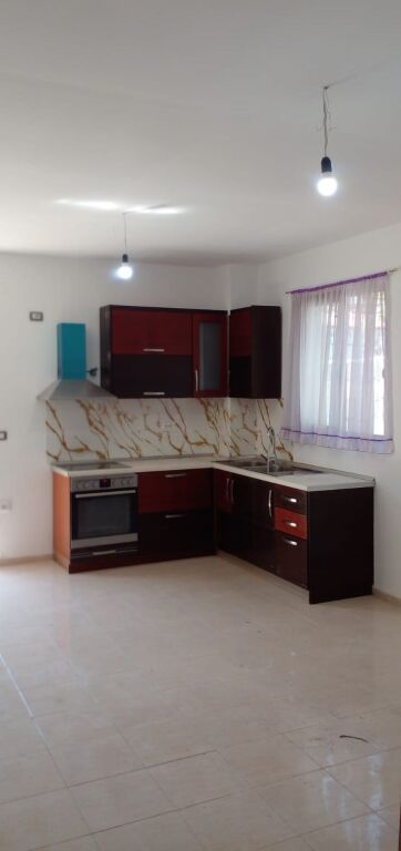 Jepet me qera apartament 1+1 ne Yzberisht prane Fabrikes Nela/ Rruga Bakalli