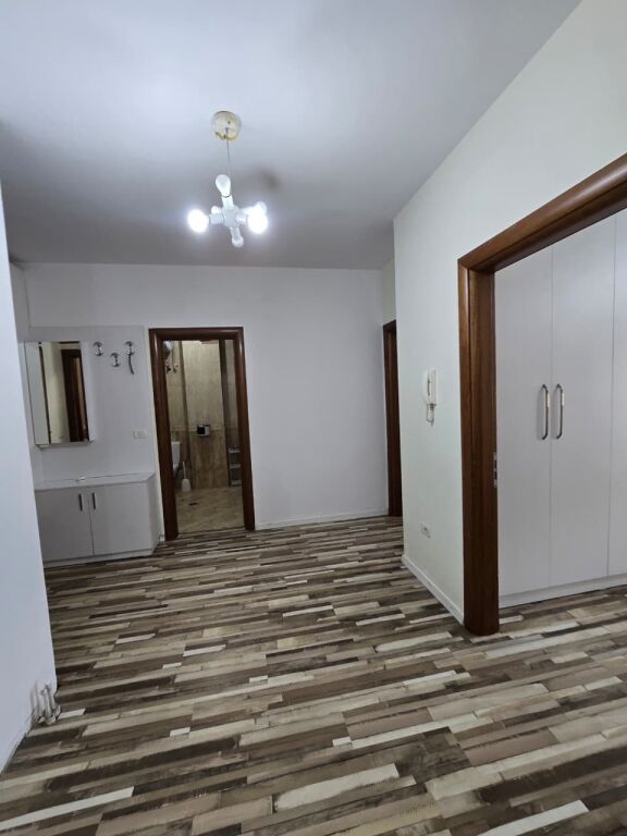 Apartament ne shitje 2+1 Komuna e Parisit