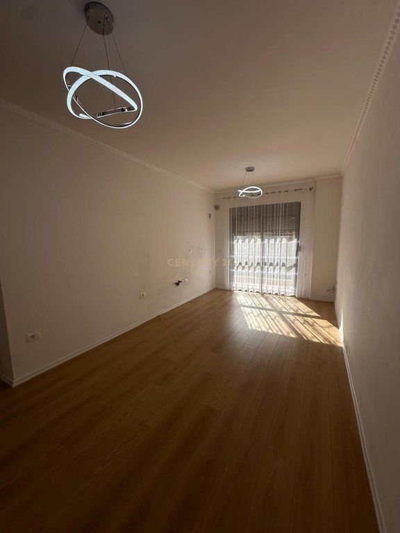 Shitet apartament  2+1+2 te FRESKU !