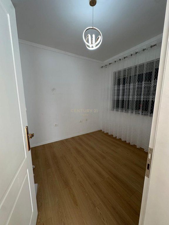 Shitet apartament  2+1+2 te FRESKU !
