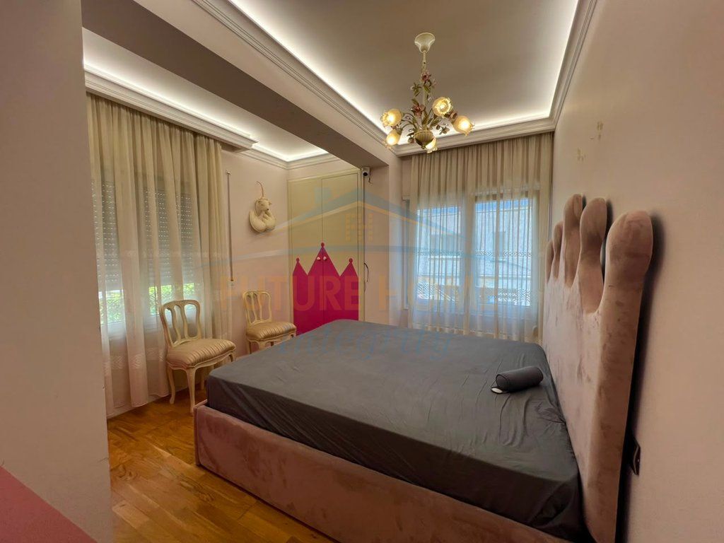 Shitet, Duplex 3+1+3+Verandë, Rezidenca Kodra e Diellit 2, Tiranë.