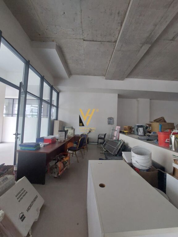 JEPET DYQAN 100 M2 ME QERA TE KOMUNA PARISIT 2.500 EURO