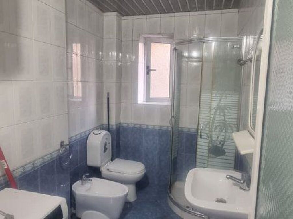 Shitet, Apartament 3+1+2+Depo, Rruga e Kavajës, Tirane