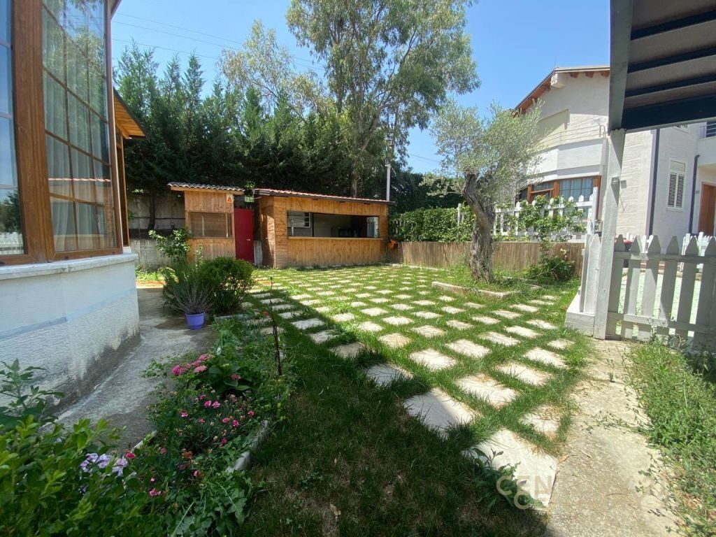 VENDIAMO VILLA INDIVIDUALE IN UN COMPLESSO A VISHNJE