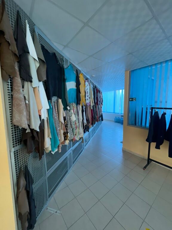 Fully Equipped Garment Factory for Rent – 1,400 m²