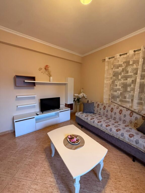 Qera | Vilë 1 + 1 | Rruga 5 Maji | 400 €/muaj