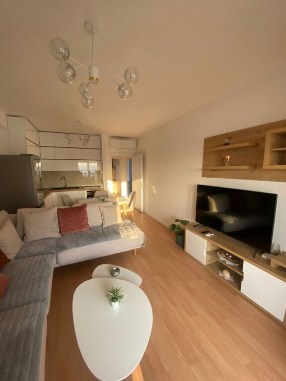 Affitto | Apartament 2 + 1 + 2 | Rruga 5 Maji | 650 €/mese