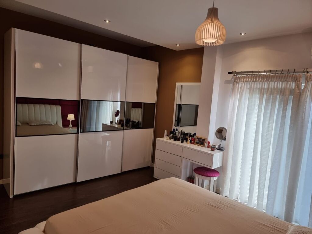 Jepet me qira kati i 2-të i një vile tek 5 Maj