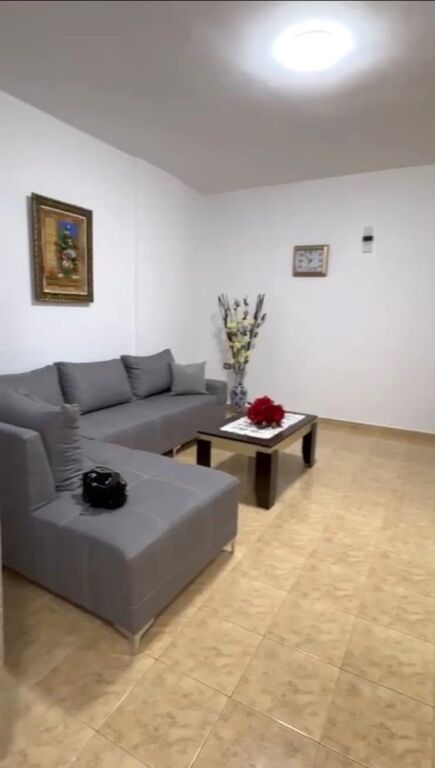 🏢Ne zonen e 5 Majit,prane Big Market jepet me qera apartament 1+1,i mobiluar.50,000 Leke