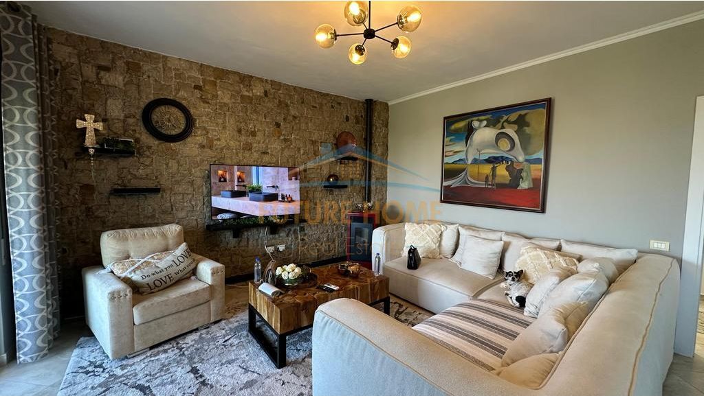 For sale, Apartment 2+1+2+ Garage, Botanical Garden, Tirana
