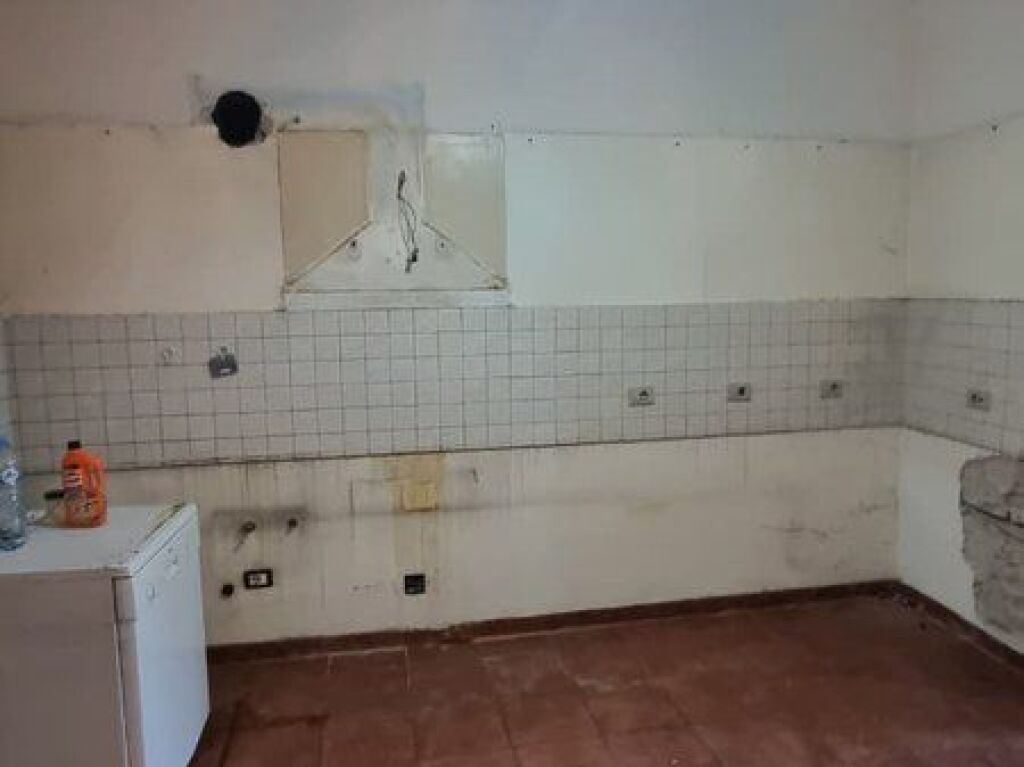 Shitet, Apartament 3+1+2+Depo, Rruga e Kavajës, Tirane