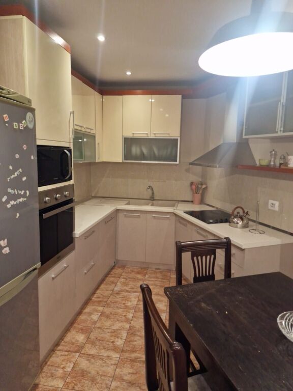 🏢Barrikadave Street, near Hotel Areela, a 2+1+2 apartment, furnished, is for rent. 90,000 Leke