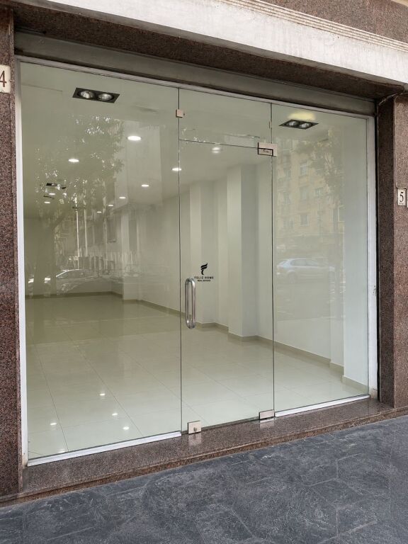 SHOP FOR RENT 40 M2 MYSLYM SHYRI 170,000 LEKE FH-81658