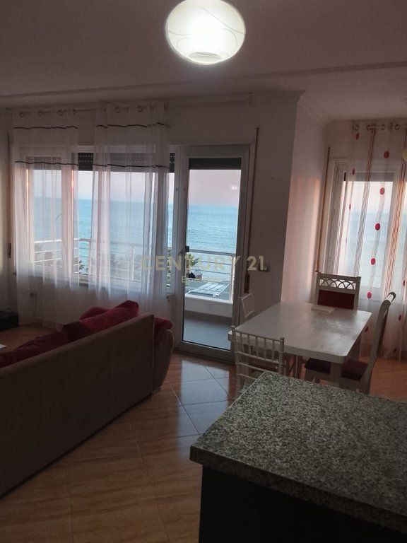 JEPET ME QERA APARTAMENT 3+1+2 NE CURRILA !